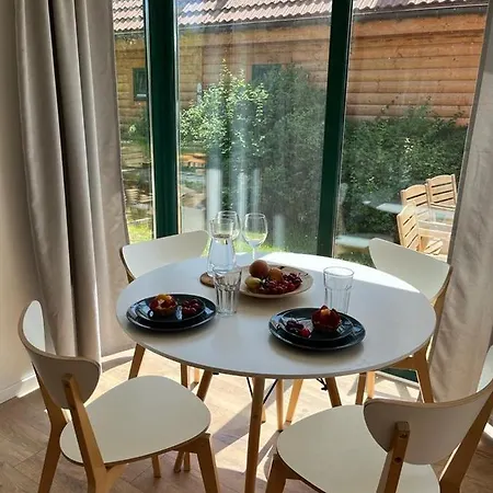 Liwia Park House אכסניה נישורזה